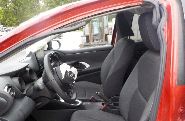 Toyota Yaris cena 14900 przebieg: 8000, rok produkcji 2022 z Wolin małe 211